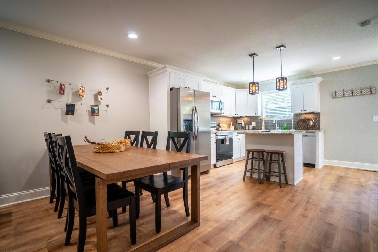 Par-tee Haus I- Game & Hot Tub-walk To Holiday home