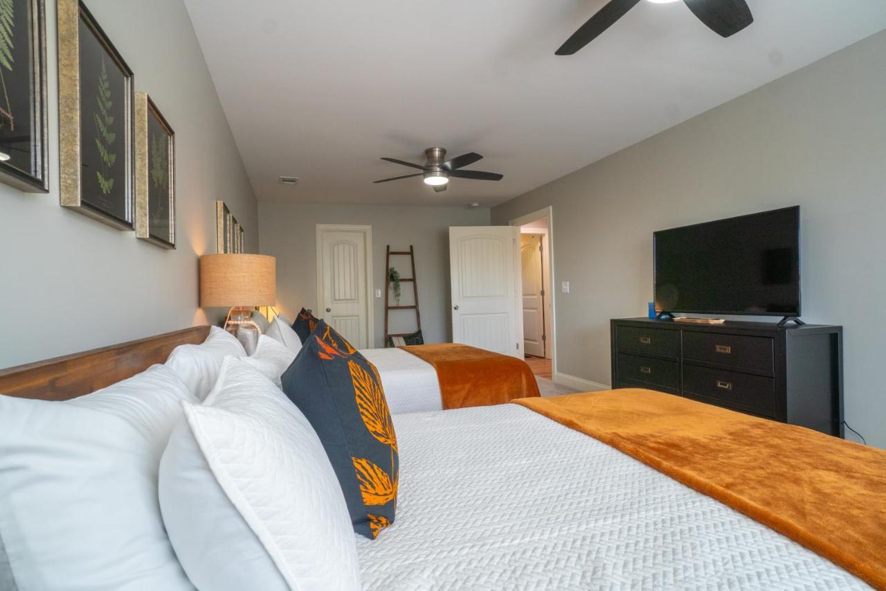 Par-tee Haus I- Game & Hot Tub-walk To Holiday home