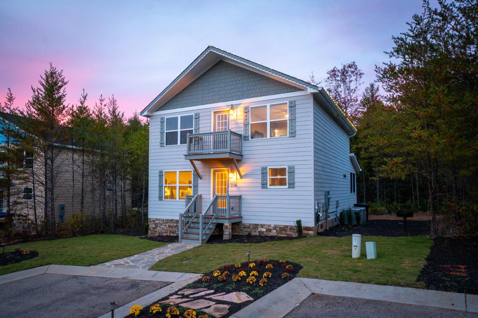 Par-tee Haus I- Game & Hot Tub-walk To