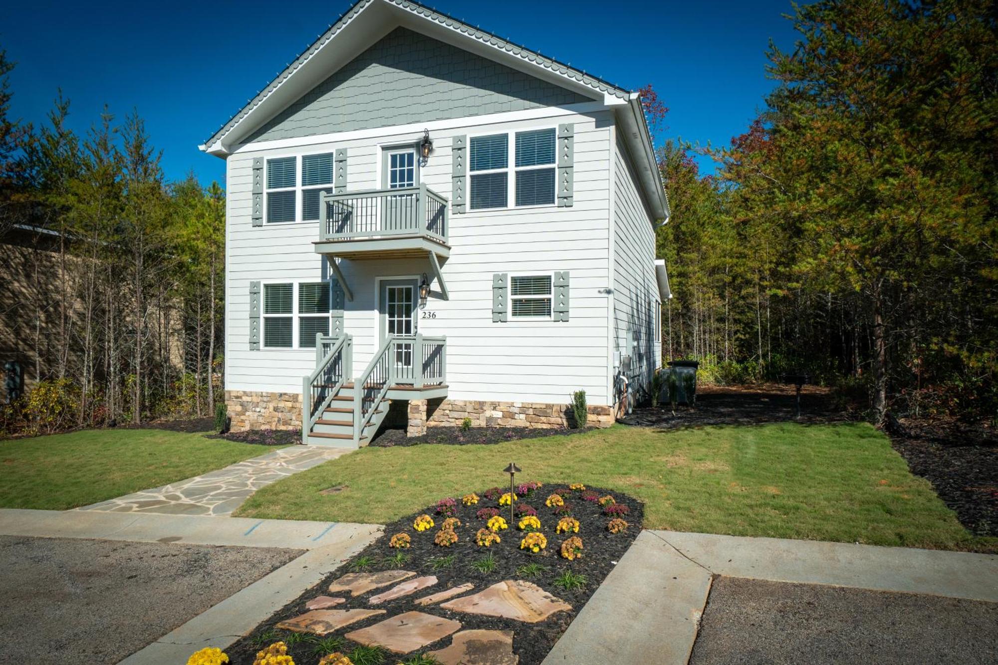 Par-tee Haus I- Game & Hot Tub-walk To Holiday home