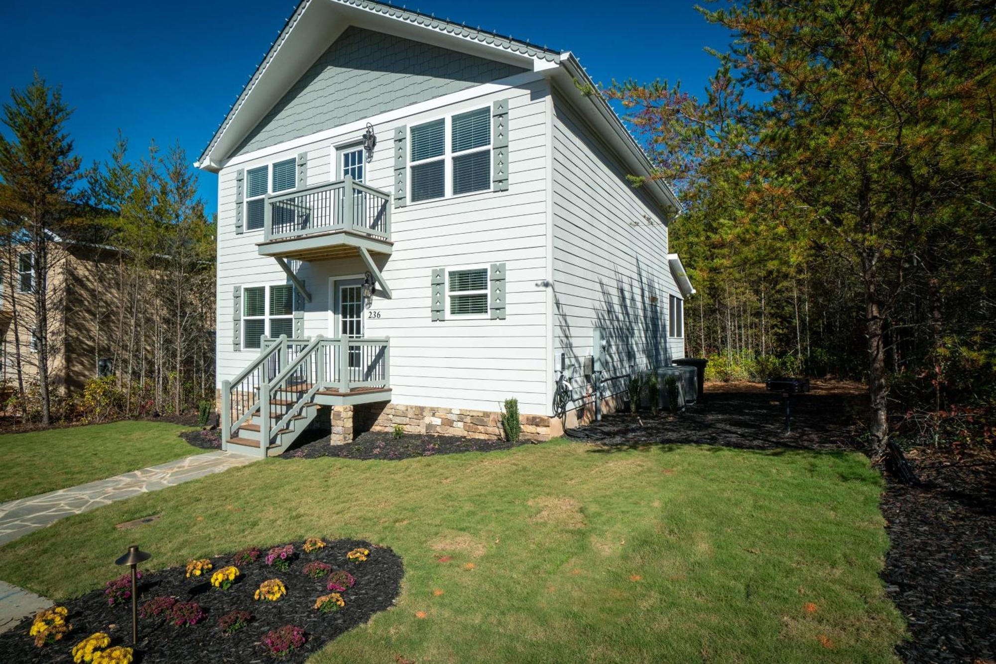 Par-tee Haus I- Game & Hot Tub-walk To